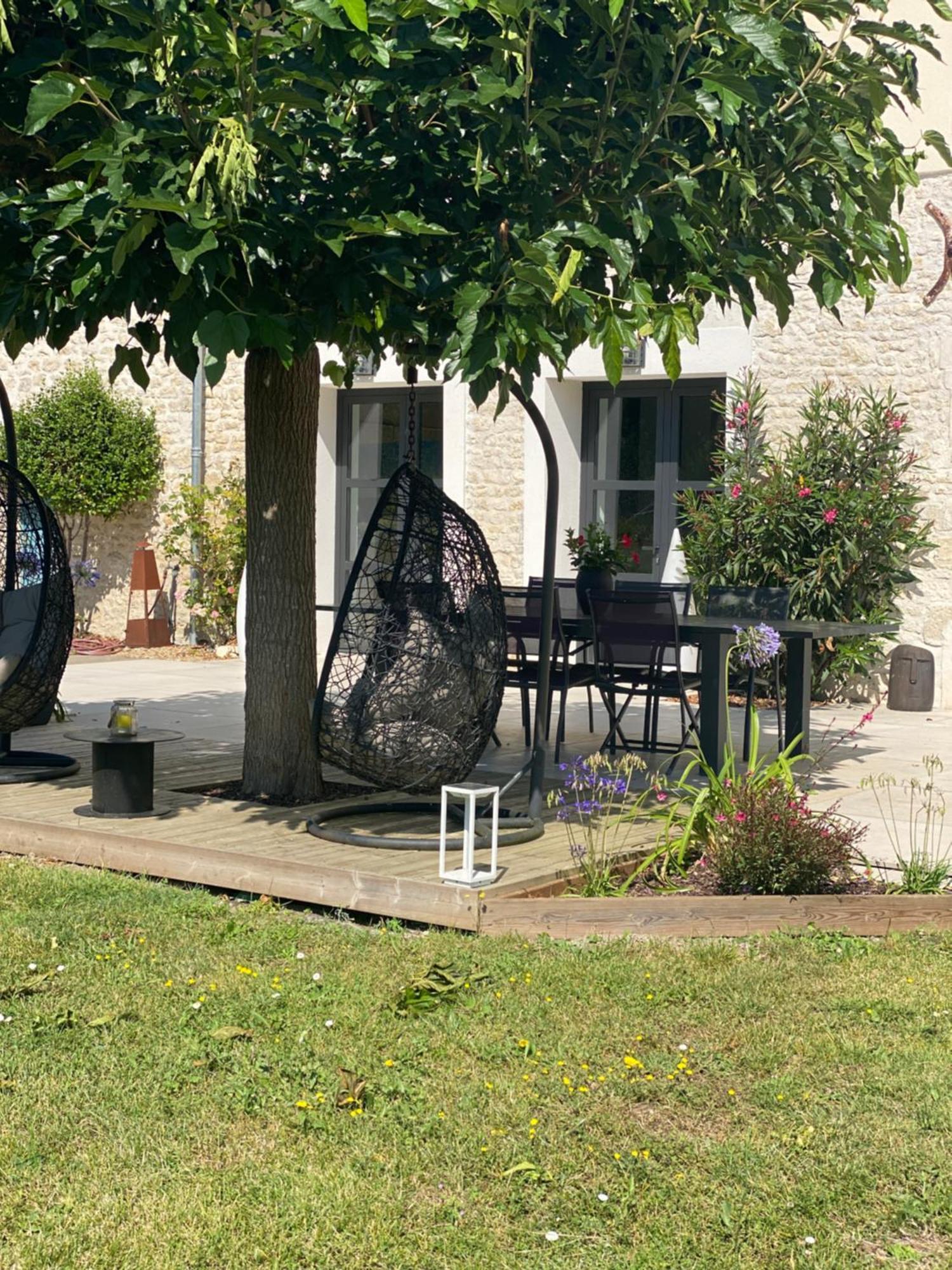 La Chaumeauniere Bed and Breakfast Aigrefeuille-dʼAunis Esterno foto