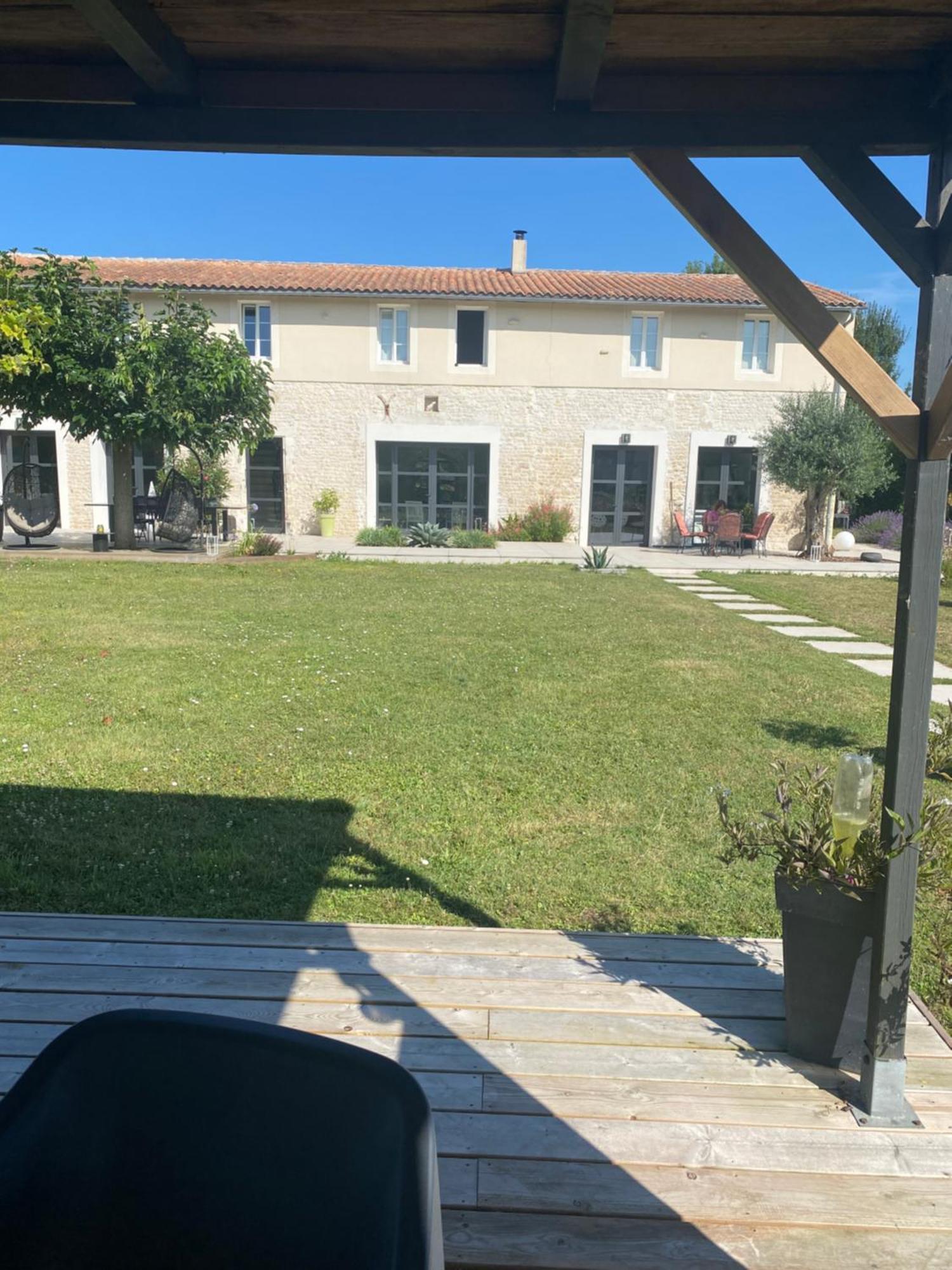 La Chaumeauniere Bed and Breakfast Aigrefeuille-dʼAunis Esterno foto