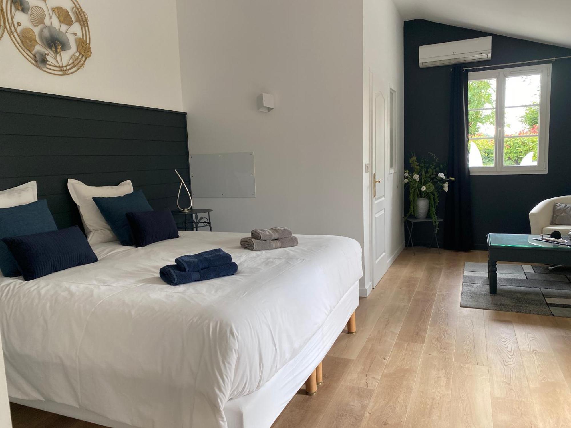 La Chaumeauniere Bed and Breakfast Aigrefeuille-dʼAunis Esterno foto