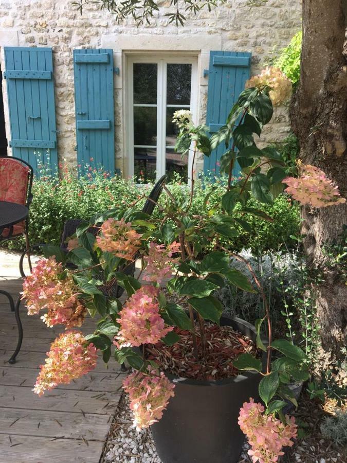 La Chaumeauniere Bed and Breakfast Aigrefeuille-dʼAunis Esterno foto