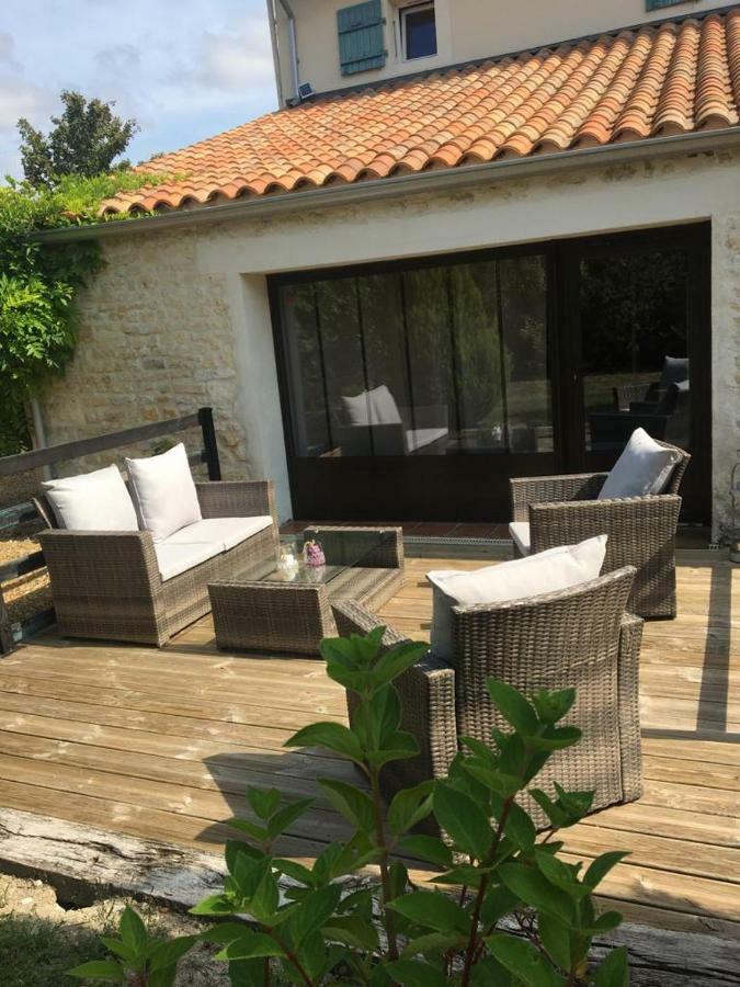 La Chaumeauniere Bed and Breakfast Aigrefeuille-dʼAunis Esterno foto